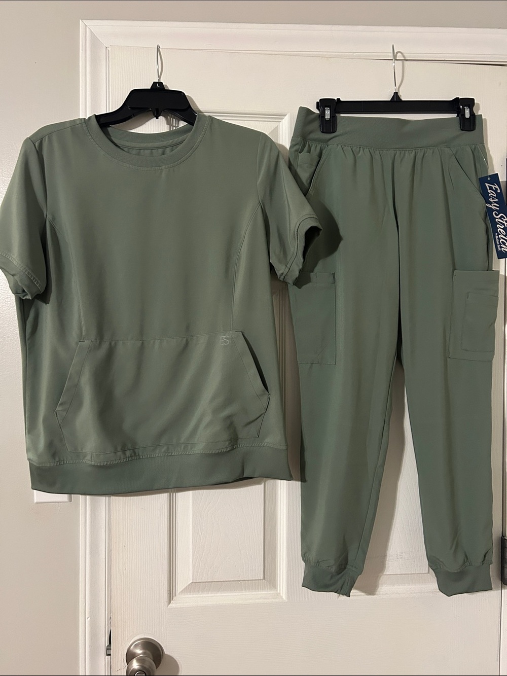 Women’s scrubs
